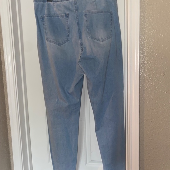 Stretchy Light Wash Ripped Jeans Size 15 - Picture 2 of 7